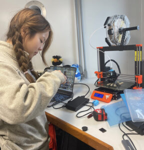 Lilia Su works with a 3D Printer